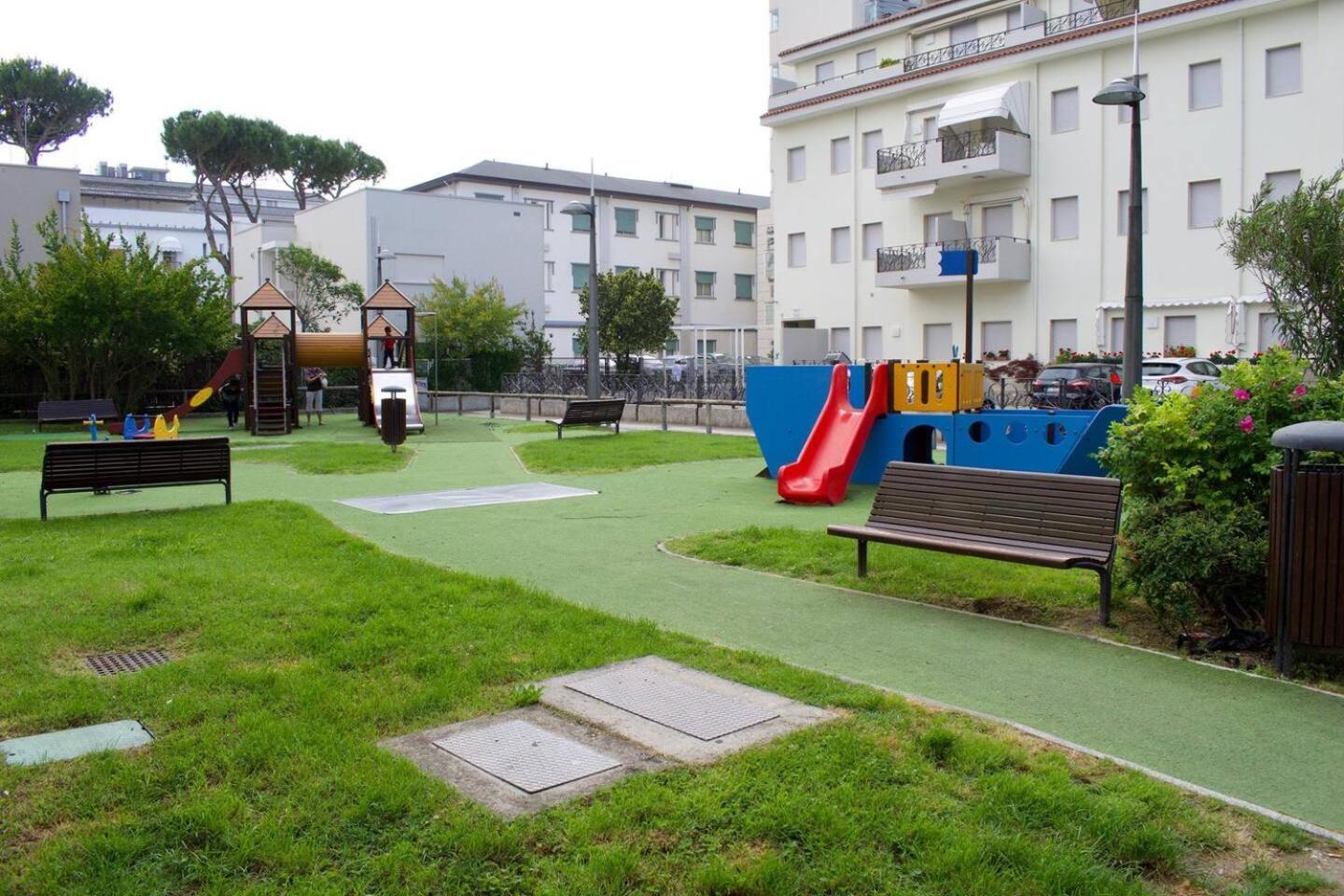 Marconi Deluxe Apartment Lido di Jesolo Bagian luar foto